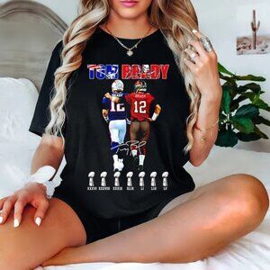 Tom Brady New England Patriots And Tampa Bay Buccaneers Trophy Signature Tshirt